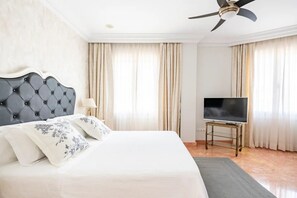 2 bedrooms, desk, soundproofing, iron/ironing board - JEREZ II DOOR (Sevilla)