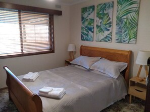 4 bedrooms, desk, iron/ironing board, travel crib