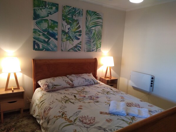 4 bedrooms, desk, iron/ironing board, travel cot