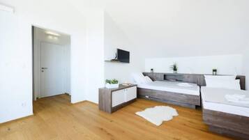 Villa – deluxe, 3 soverom, privat basseng, sjøutsikt | Blendingsgardiner, wi-fi (inkludert) og sengetøy