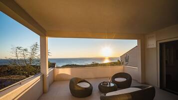 Deluxe Villa, 3 Bedrooms, Private Pool, Sea View | Pemandangan dari bilik