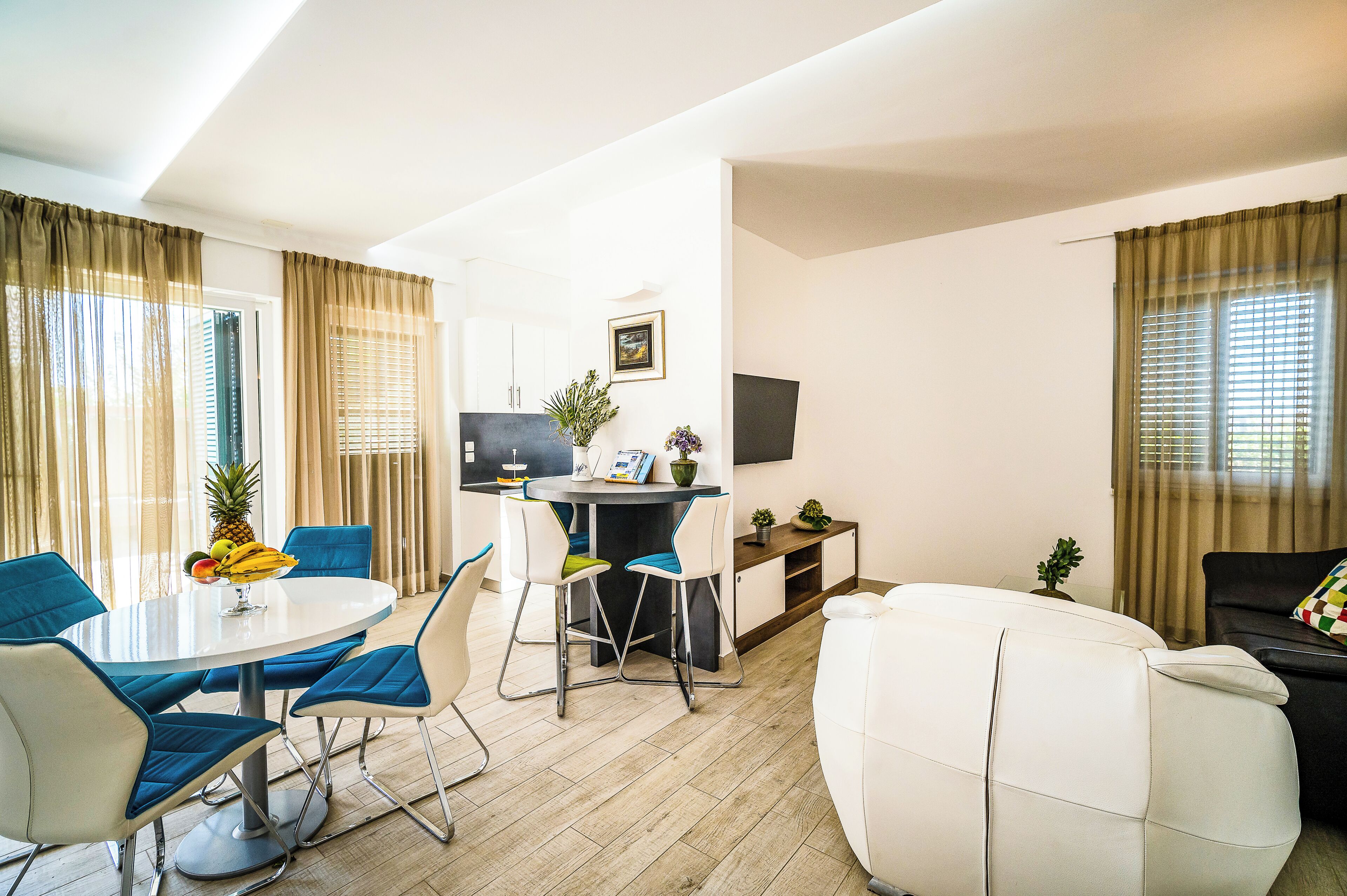 Deluxe Villa, 3 Bedrooms | Private kitchen | Fridge, microwave, oven, stovetop