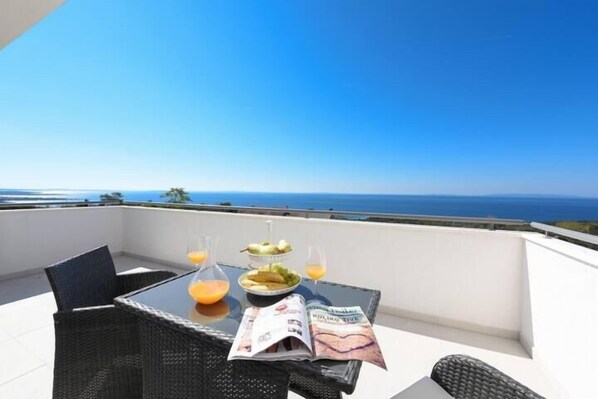 Deluxe-huvila, 3 makuuhuonetta | Terassi/patio