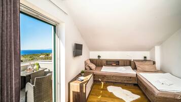 Villa – deluxe, 2 soverom, privat basseng, sjøutsikt | Blendingsgardiner, wi-fi (inkludert) og sengetøy