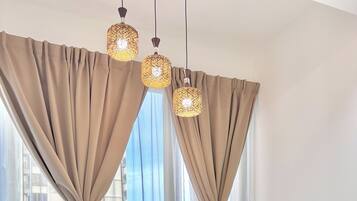 Studio Comfort, pemandangan laut | Makan di kamar