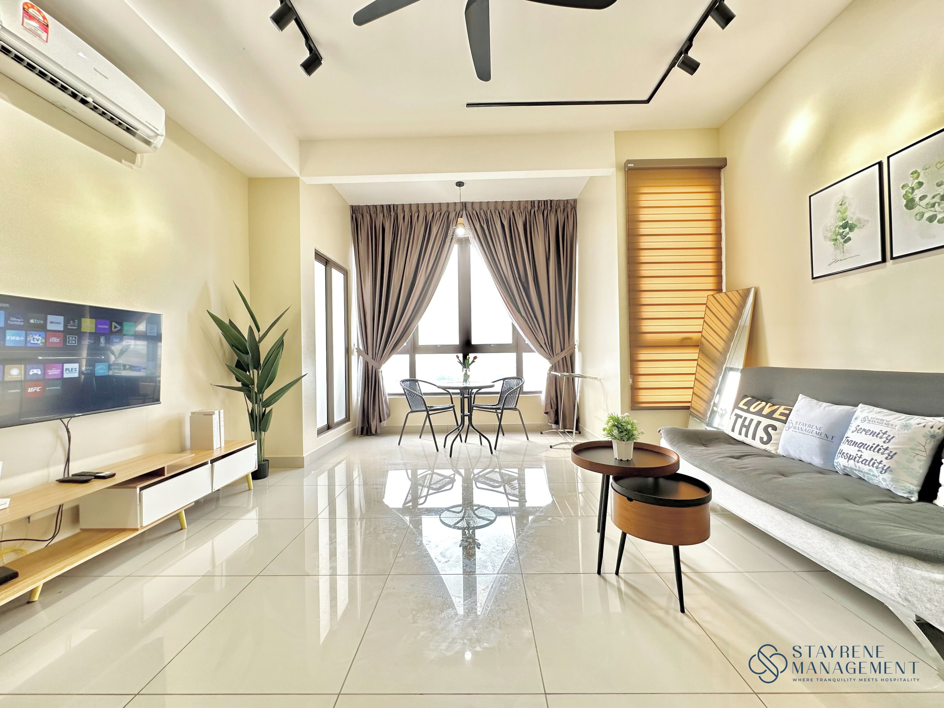 Comfort Apartment, 2 Queen Beds, Non Smoking, Sea View | Living area | 58-inch Smart TV with digital channels, TV, Netflix