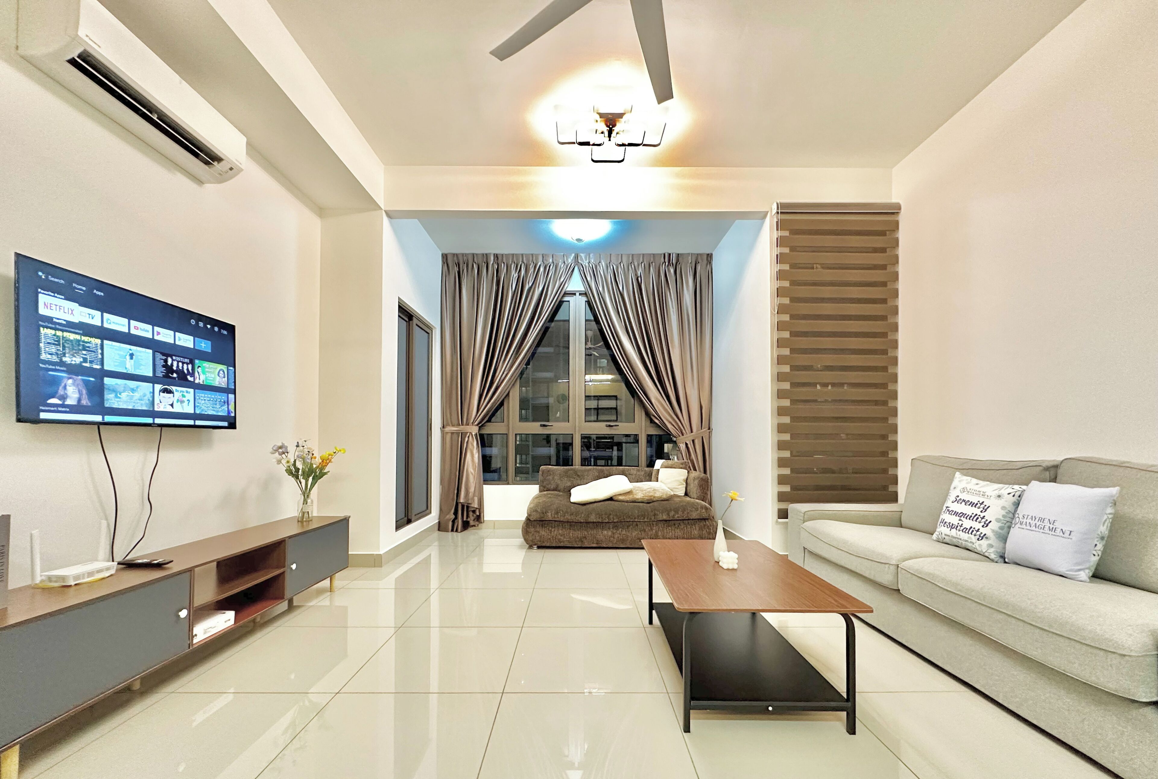 Apartemen Comfort, 1 kamar tidur, Bebas Asap Rokok, pemandangan kota | Area keluarga | Smart TV 58-inci dengan saluran TV digital, TV, dan Netflix