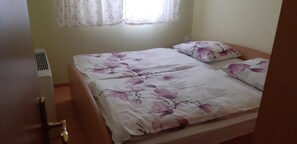 1 bedroom, travel cot, WiFi, bed sheets