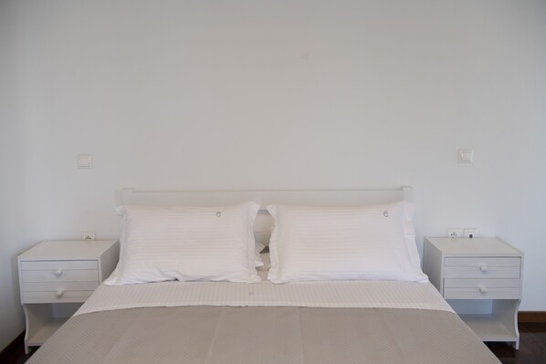 2 bedrooms, iron/ironing board, free WiFi