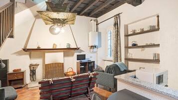 TV, fireplace, stereo