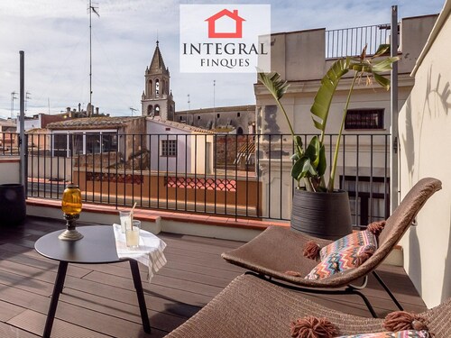Modern duplex in Palamós center with terrace and private garage