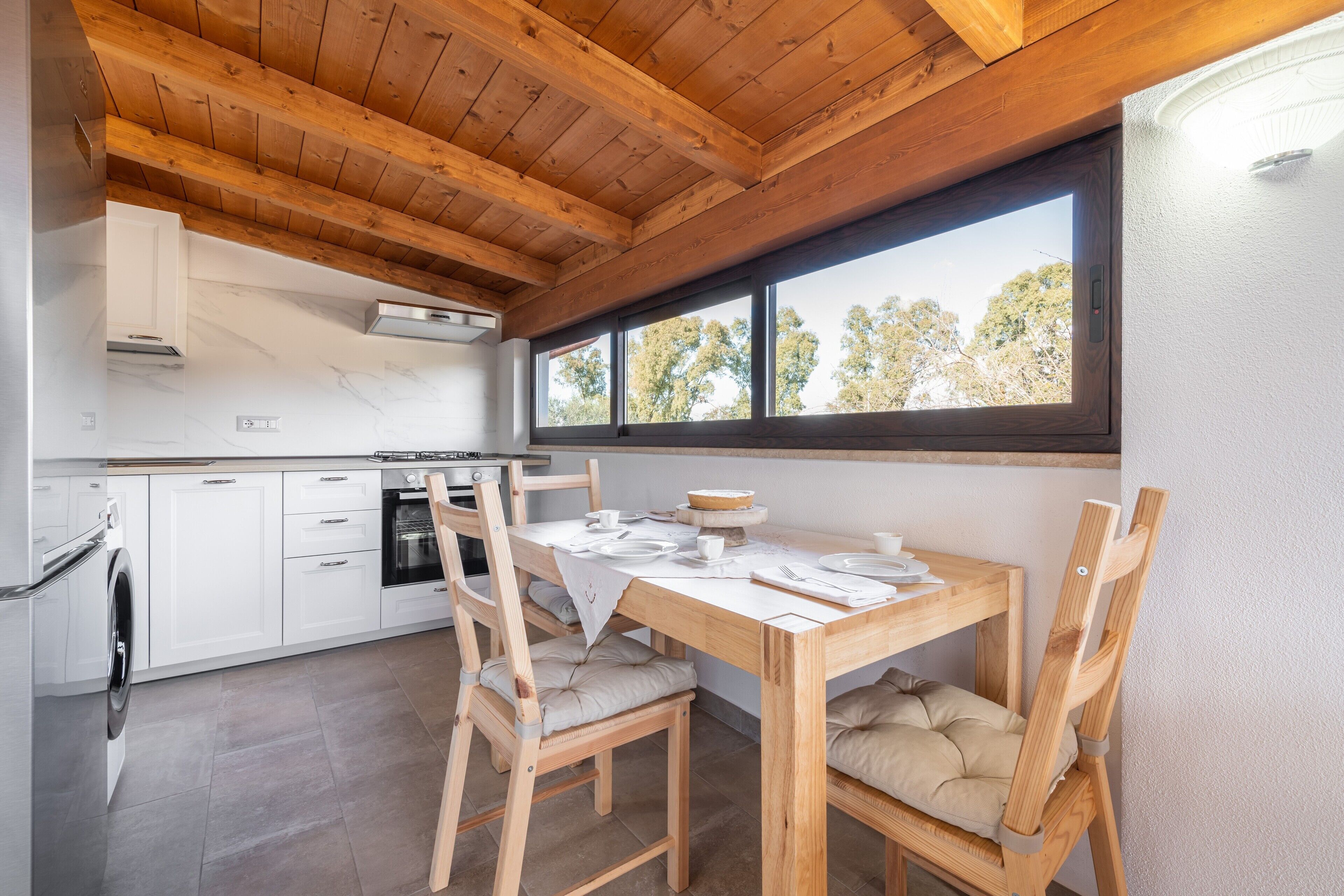 Réfrigérateur, four, plaque de cuisson, lave-vaisselle