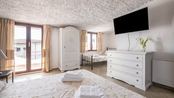 1 bedroom, free WiFi, bed sheets