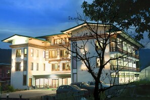 Front of property - Tsherim Resort (Paro)