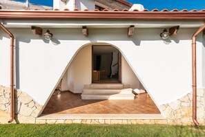 Exterior detail - Holiday Home 'Villa Eleonora Residence App To 2' with Shared Pool, Wi-Fi (Capoterra)