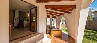 Casa vacanze 'Villa Eleonora Residence App To 1' con piscina condivisa, Wi-Fi e aria condizionata