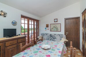 Interior - Holiday Home "Villetta sul Mare" with Sea View, Garden & Balcony (Santa Teresa di Gallura)