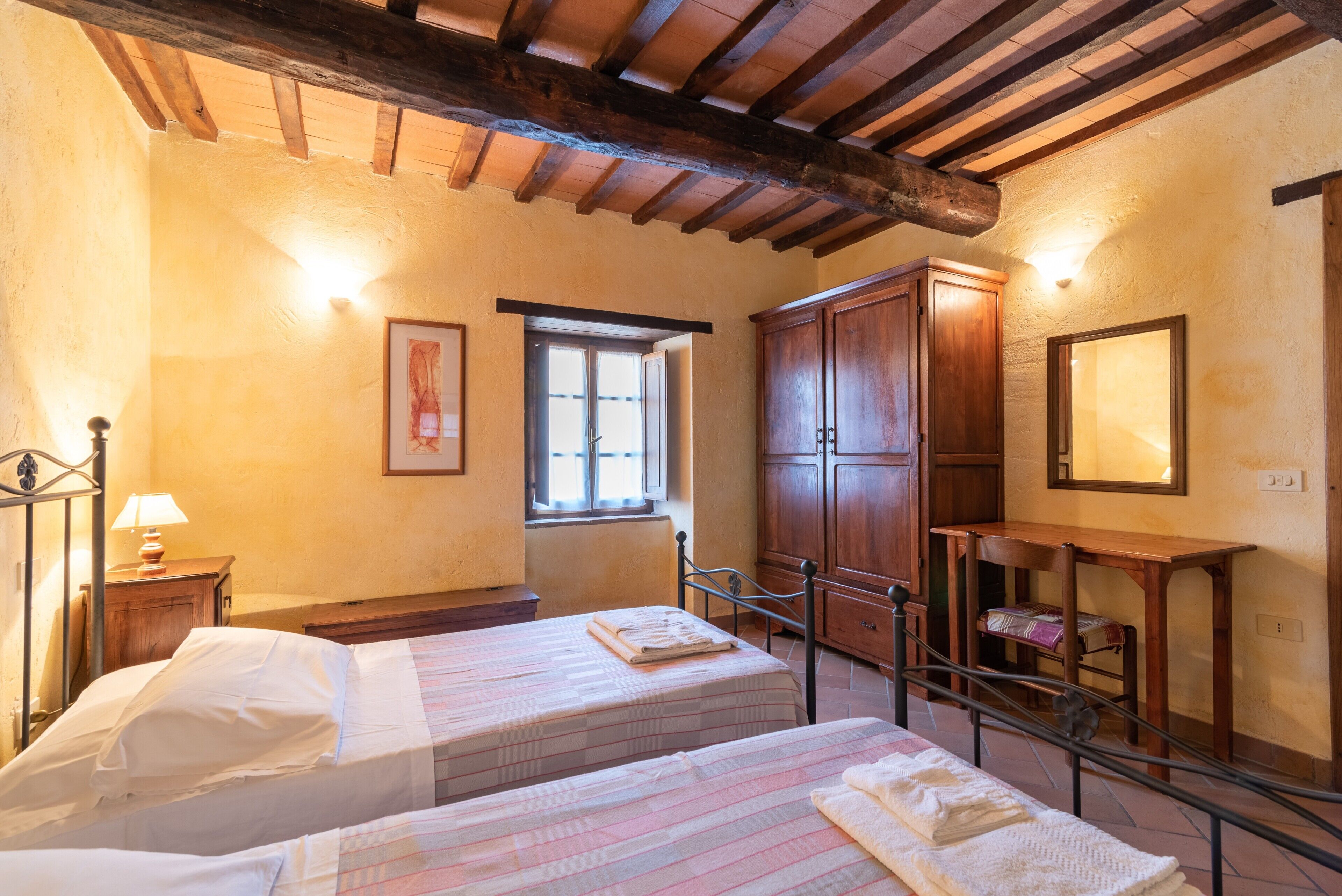 9 bedrooms, free WiFi, bed sheets