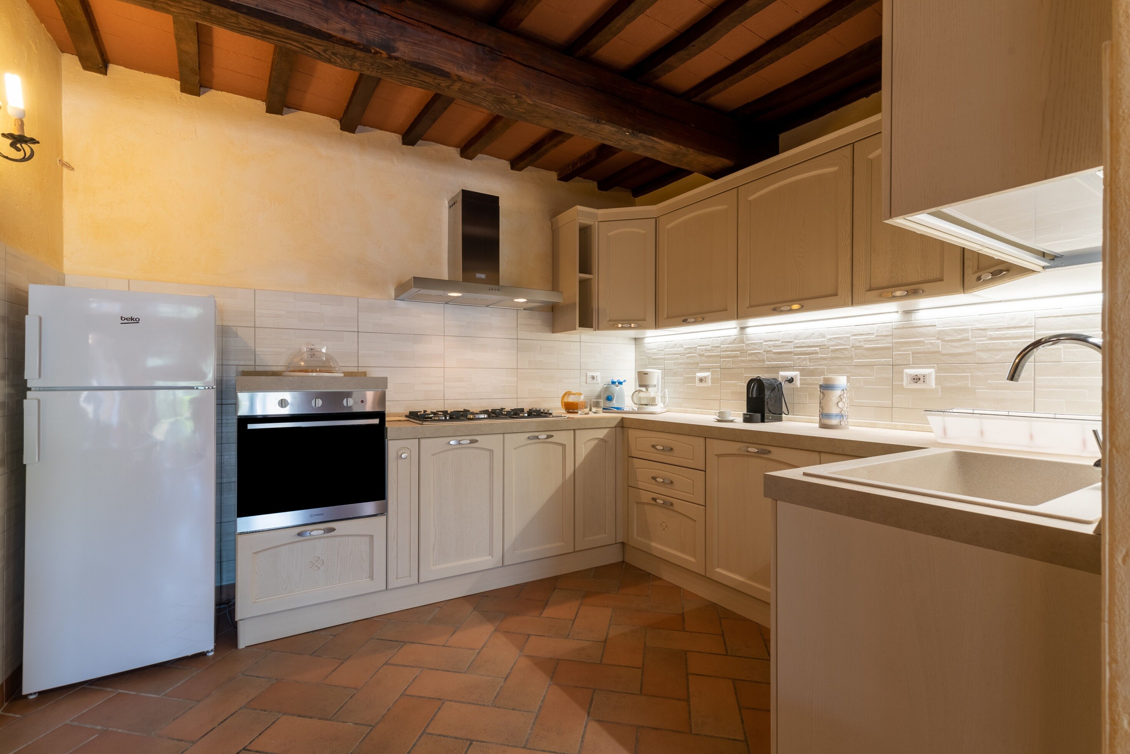 Réfrigérateur, four, plaque de cuisson, lave-vaisselle