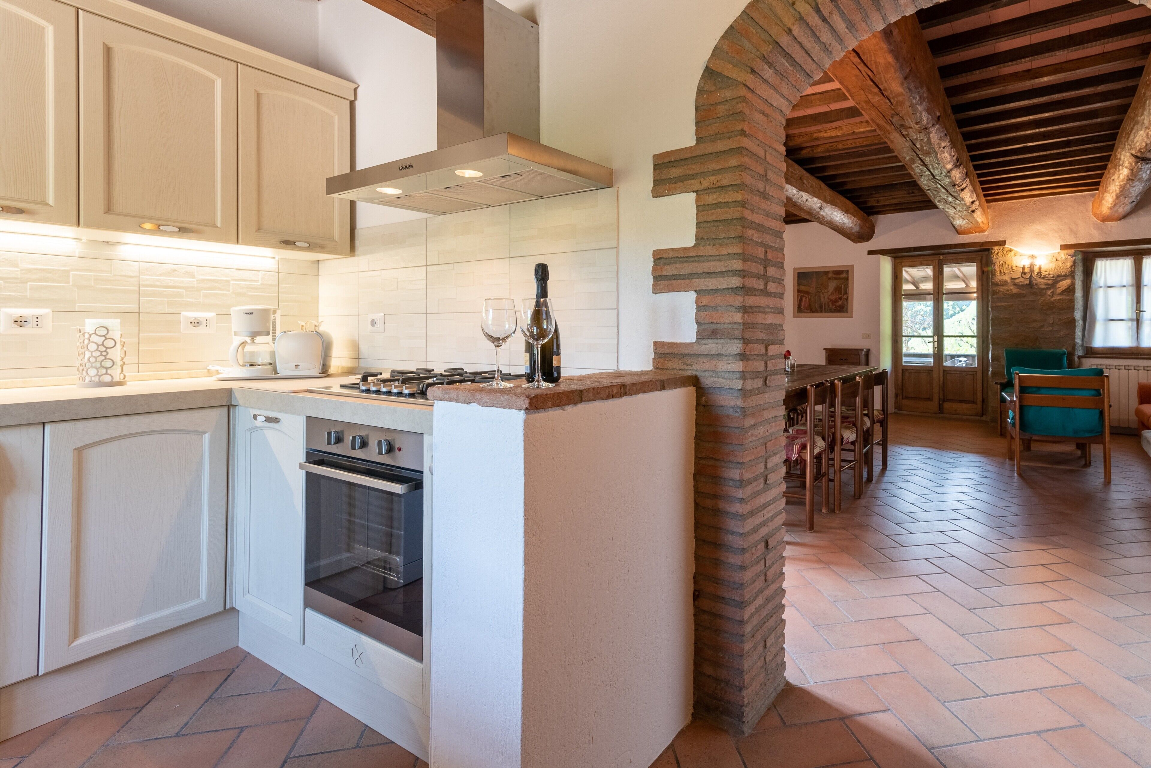 Forno, piano cottura, lavastoviglie, macchina per tè/caffè