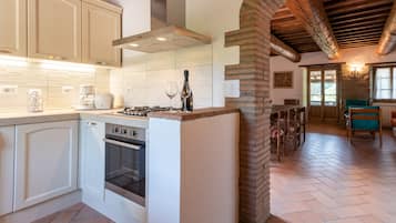 Forno, piano cottura, lavastoviglie, macchina per tè/caffè