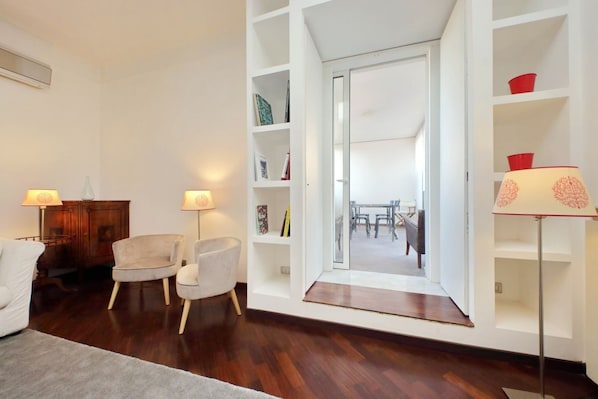 Living area - San Giovanni - Apartment for 4 pax with beautiful terrace close to the Coloseum (Roma)