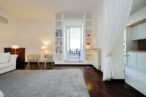 Living area - San Giovanni - Apartment for 4 pax with beautiful terrace close to the Coloseum (Roma)