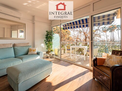 Beachfront Apartment with Terrace in Palamós