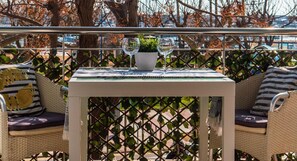 تناول الطعام بالخارج