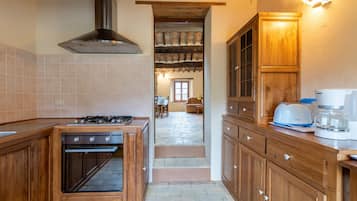 Refrigerador, horno, placa de cocina, cafetera/tetera