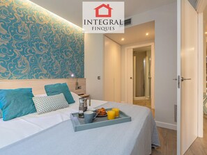 2 bedrooms, free WiFi, wheelchair access - Modern Apartment, 2 Bedrooms, 150m from Beach, Central Palamós, with Parking, WiFi & A/C (Palamós)