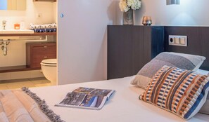 Unclassified image, 5 of 30, button