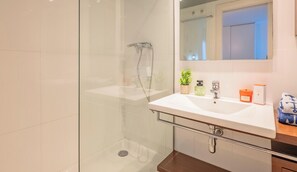 Unclassified image, 4 of 30, button