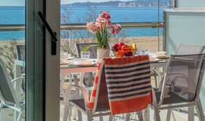 屋外ダイニングエリア