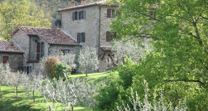 Agriturismo 'Cuiano La Loggetta' with Shared Pool, Garden and Wi-Fi