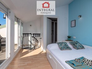 2 bedrooms, soundproofing, iron/ironing board, free WiFi