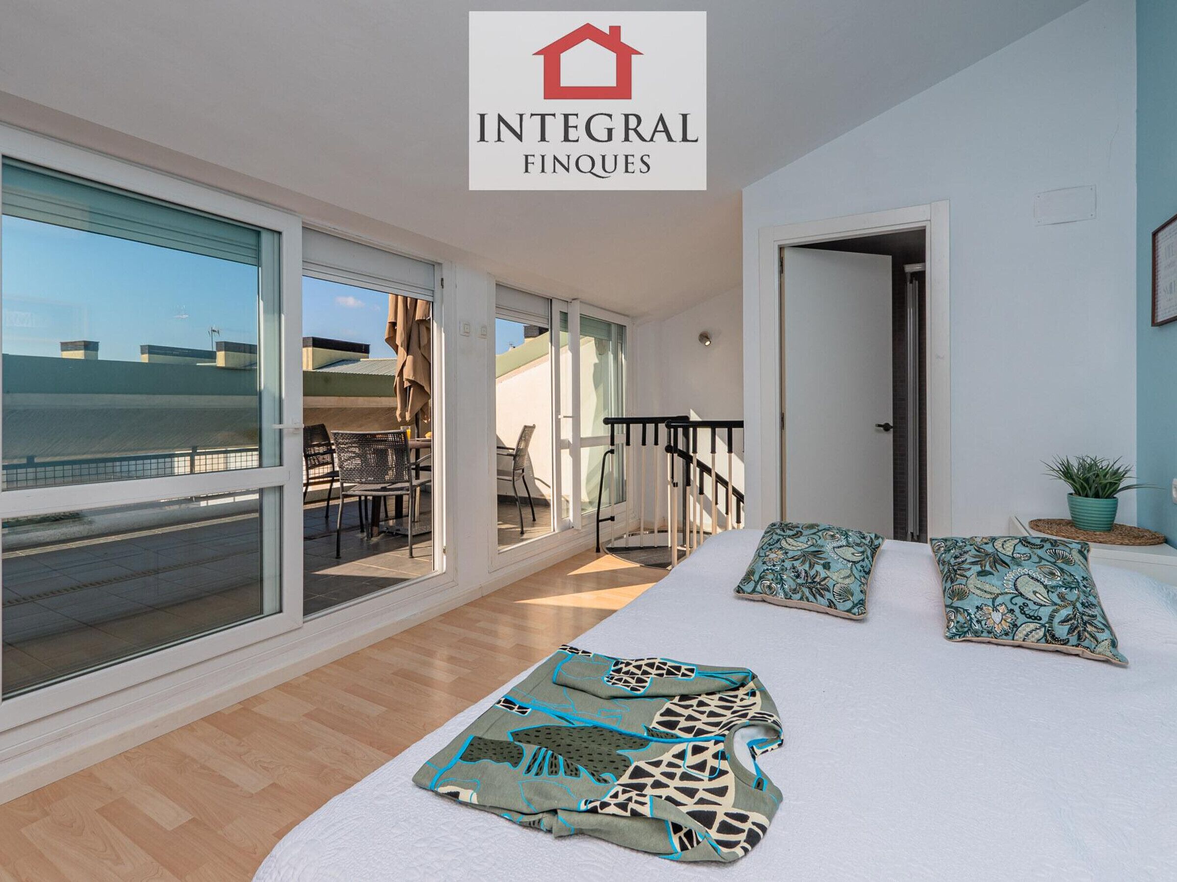 2 bedrooms, soundproofing, iron/ironing board, free WiFi