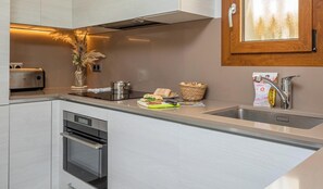 Refrigerador, microondas, horno y lavavajillas 