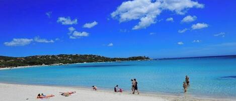 Beach nearby, sun loungers, beach towels