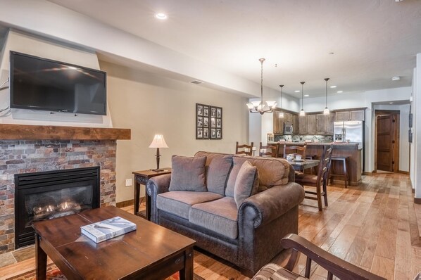 Smart TV, fireplace
