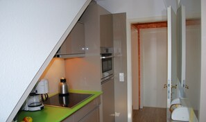 Frigorífic, microones, forn i placa de cuina 