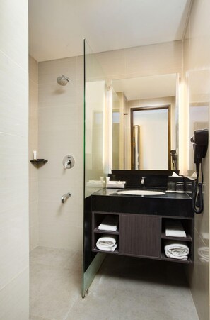 Deluxe Double or Twin Room | Bathroom | Shower, slippers, towels, soap