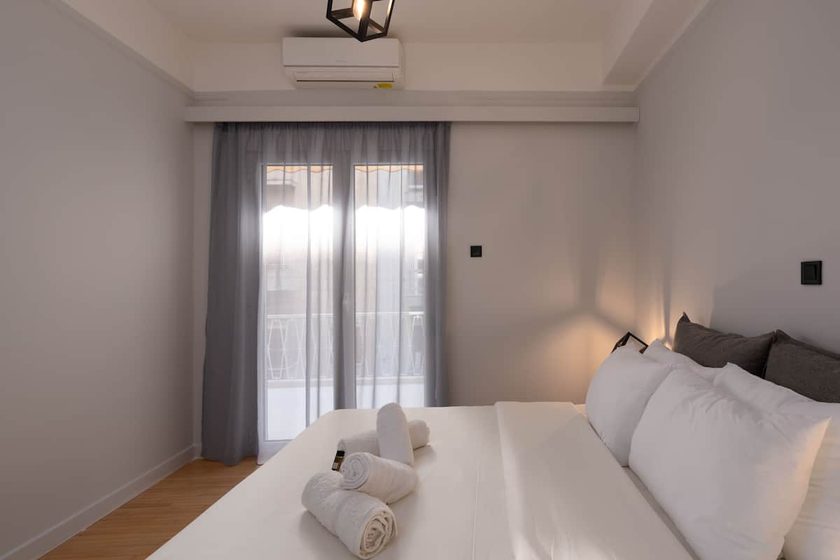 Apartament superior, 1 dormitori, balcó | 2 dormitoris, caixa forta a l'habitació i decoració individual