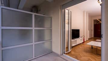 Deluxe Apartment, 2 Bedrooms, 2 Bathrooms | Balcony