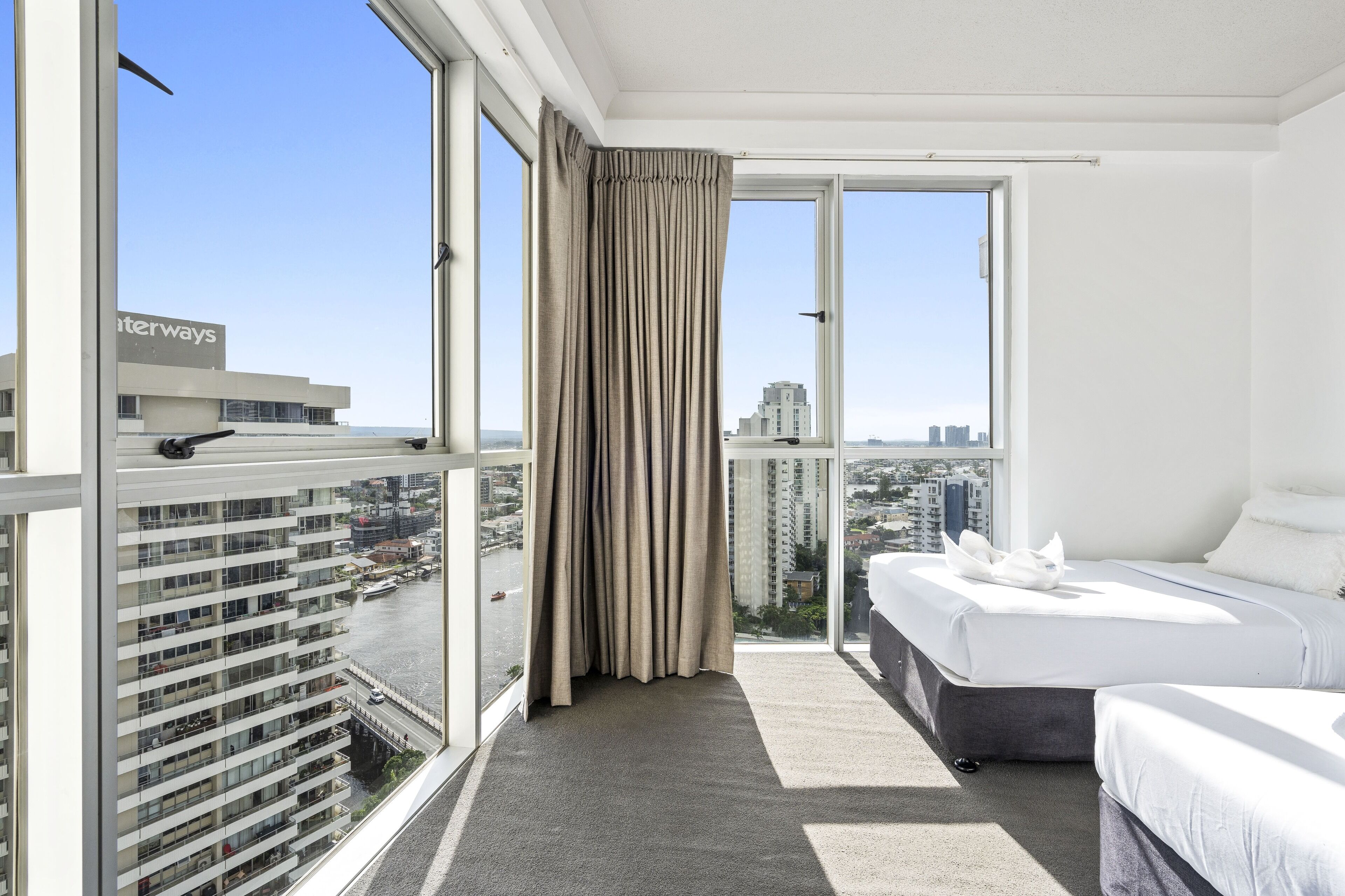 2 habitaciones, tabla de planchar con plancha y wifi gratis 