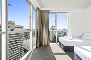 2 bedrooms, iron/ironing board, free WiFi, bed sheets - 2 Bedroom 1 Bathroom Apartment (Surfers Paradise)