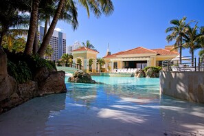 Indoor pool, outdoor pool - 2 Bedroom 1 Bathroom Holiday Apartment (Surfers Paradise)
