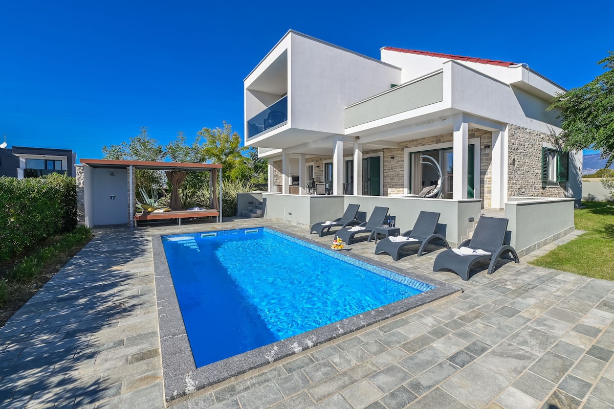 Villa Deluxe, 3 camere da letto, bagno privato, vista cortile | Terrazza/patio
