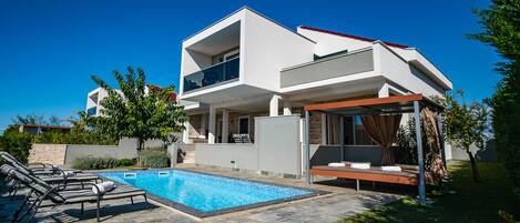 Piscina externa sazonal