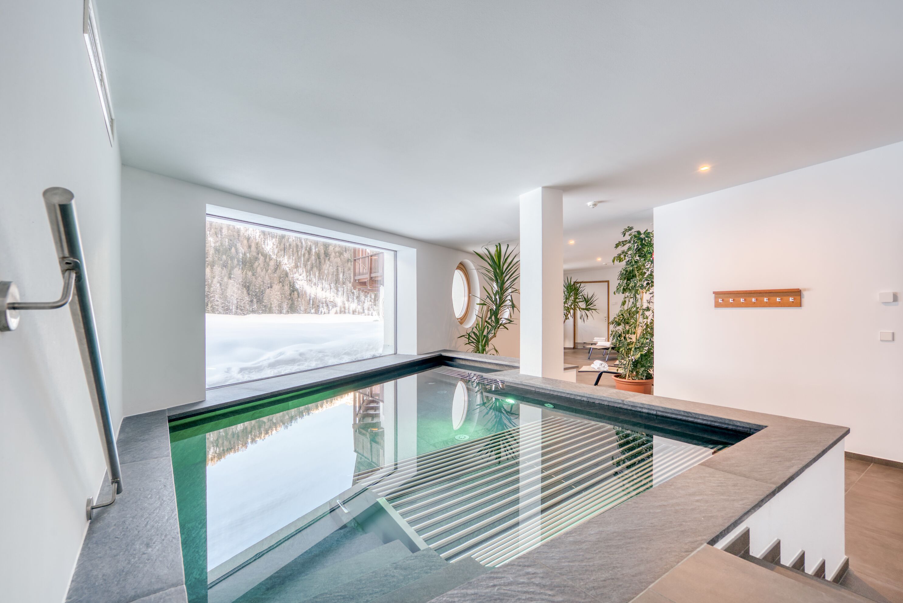 Una piscina cubierta